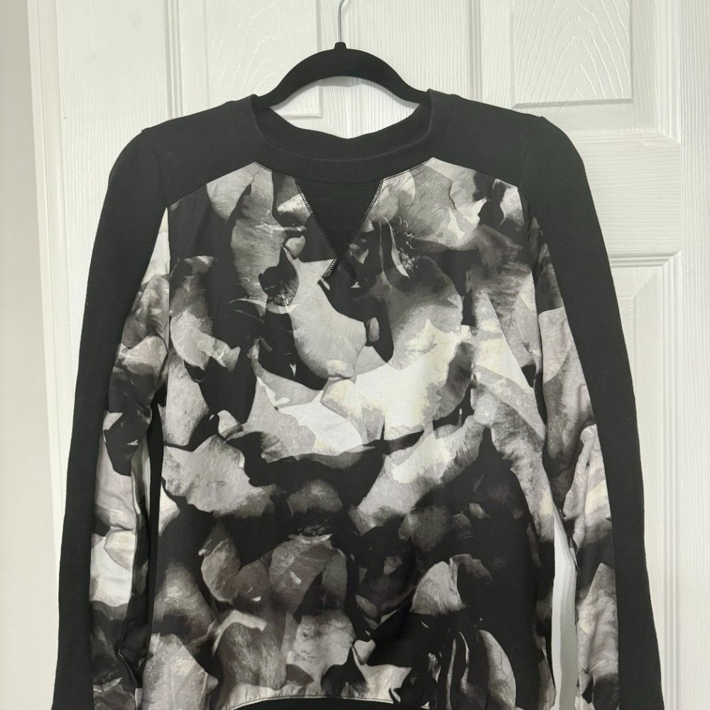 Mossimo Black Gray Silky Watercolor Print Sweatshirt Size S